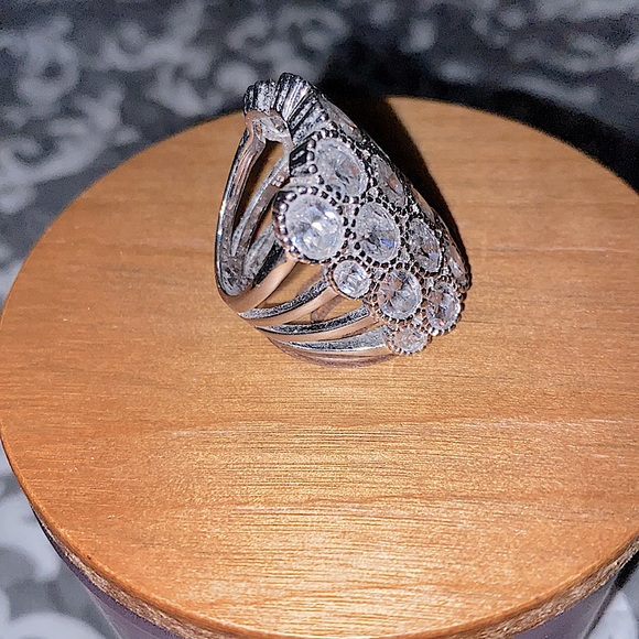**CRYSTAL STATEMENT RING** - Picture 8 of 10